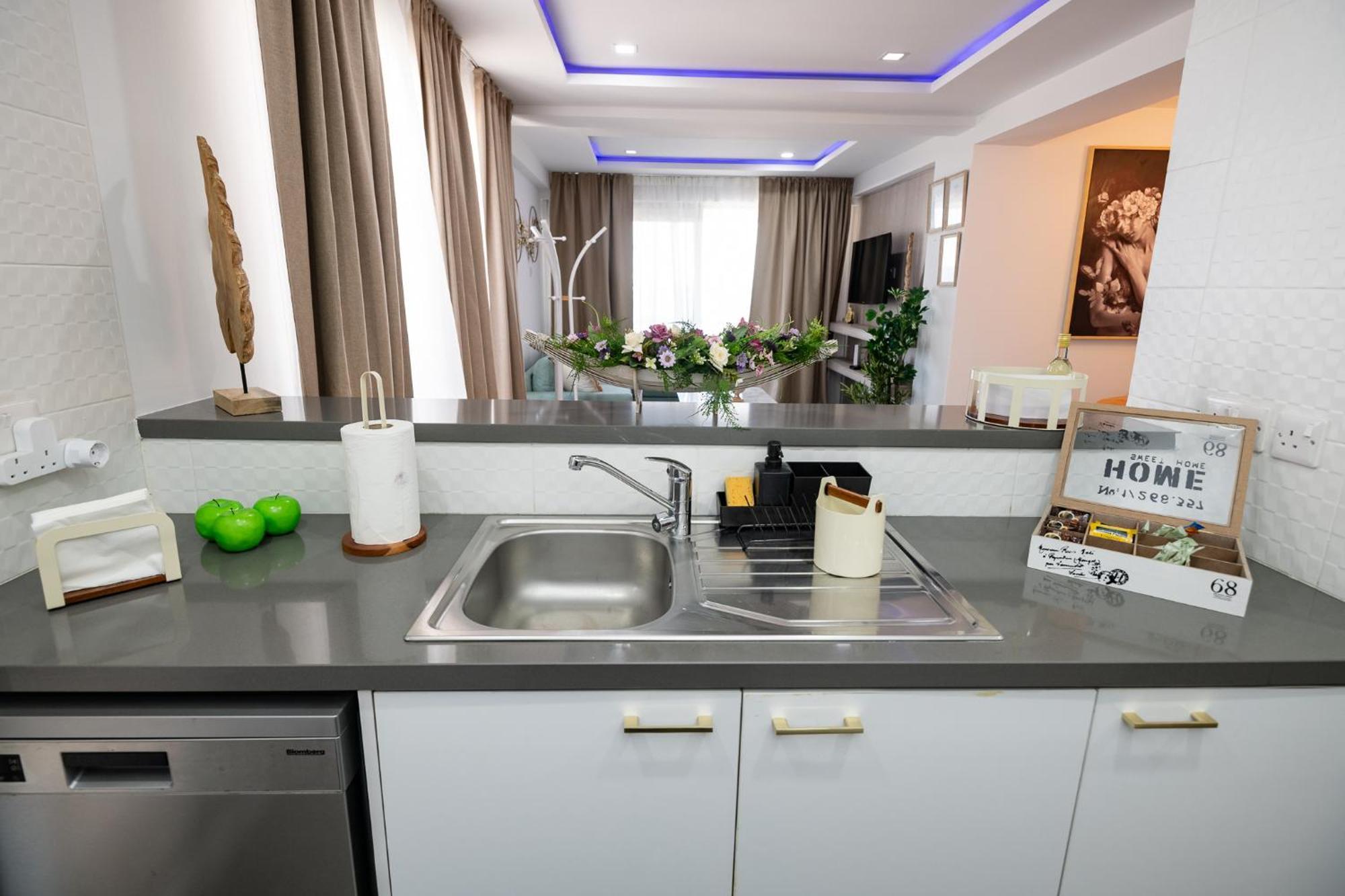 Lazuli Beachfront Sea View Ap144 Larnaca Extérieur photo